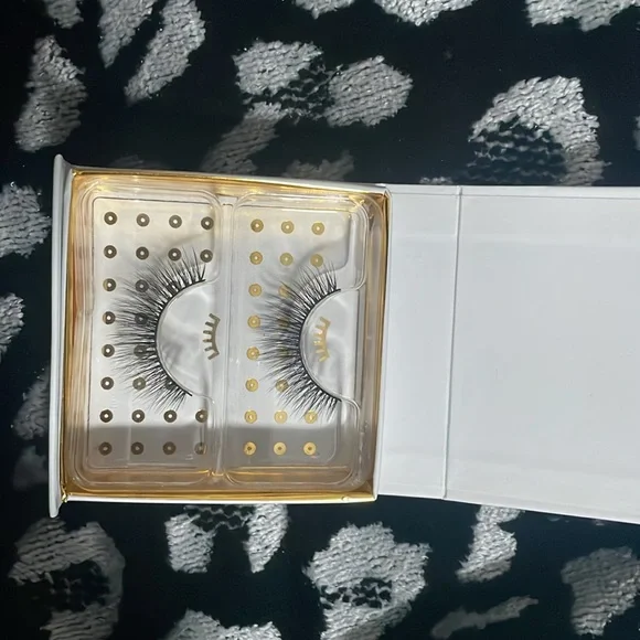 Makeup bundle - Picture 3 of 6